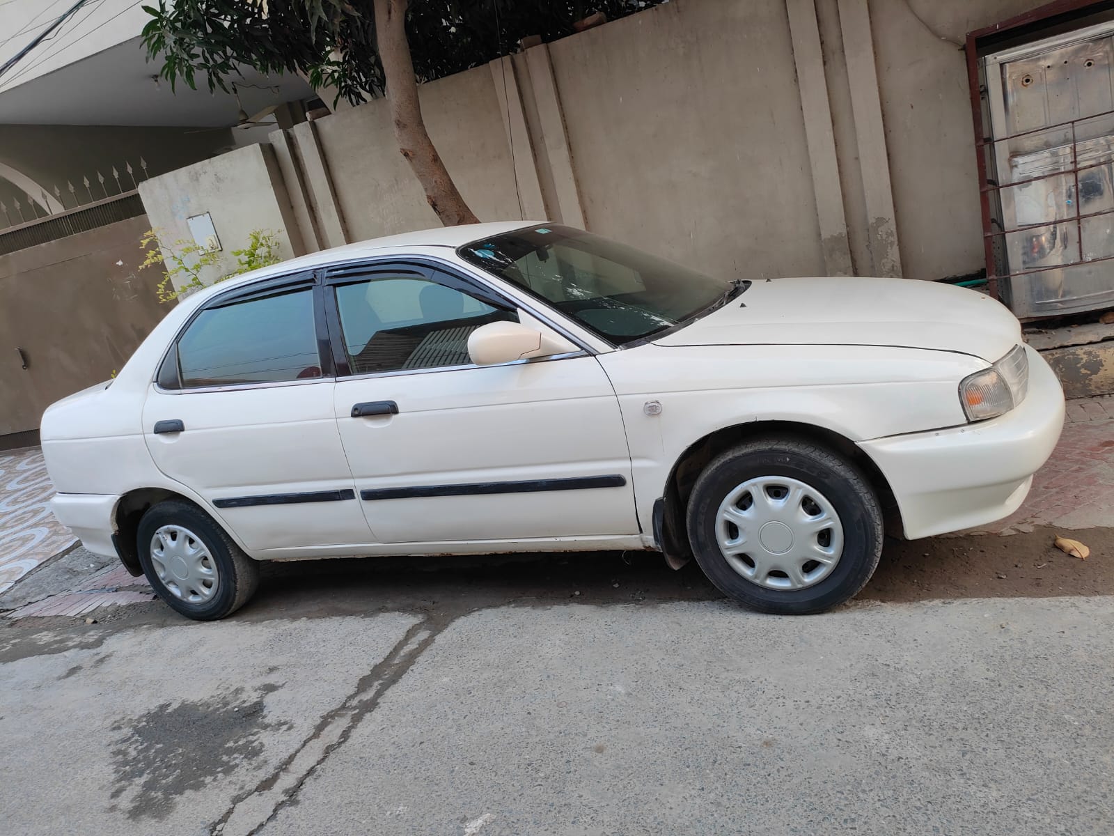 Suzuki baleno 2000