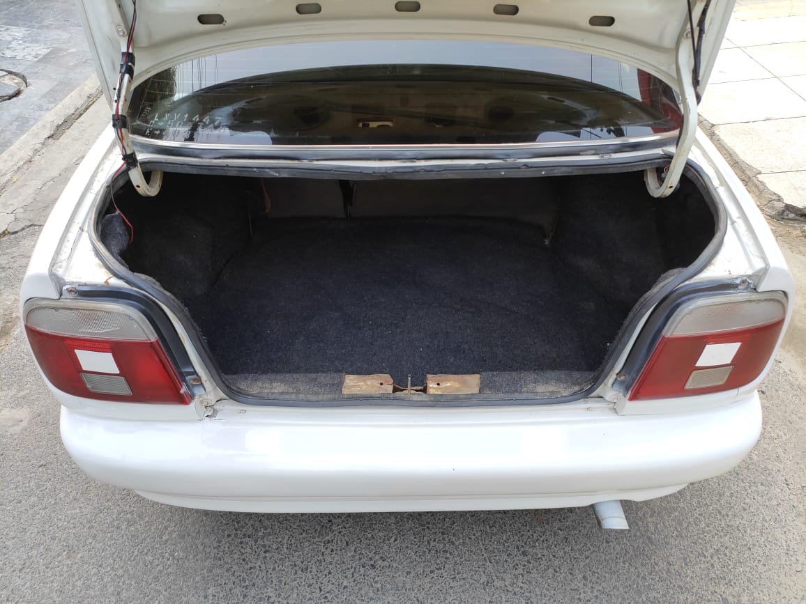 Suzuki baleno 2000