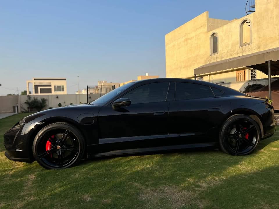 Porsche Taycan S4 2024