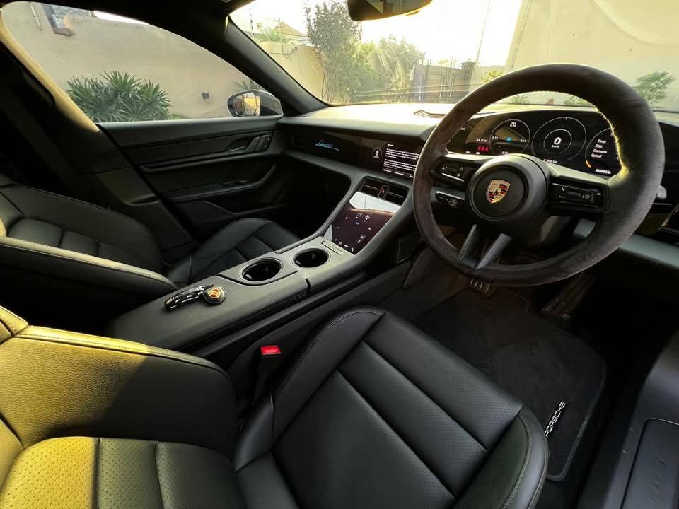 Porsche Taycan S4 2024