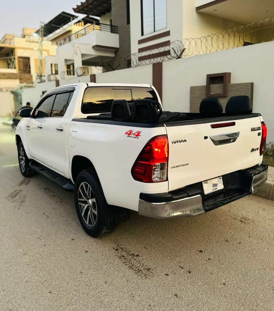 Toyota Revo V 2019
