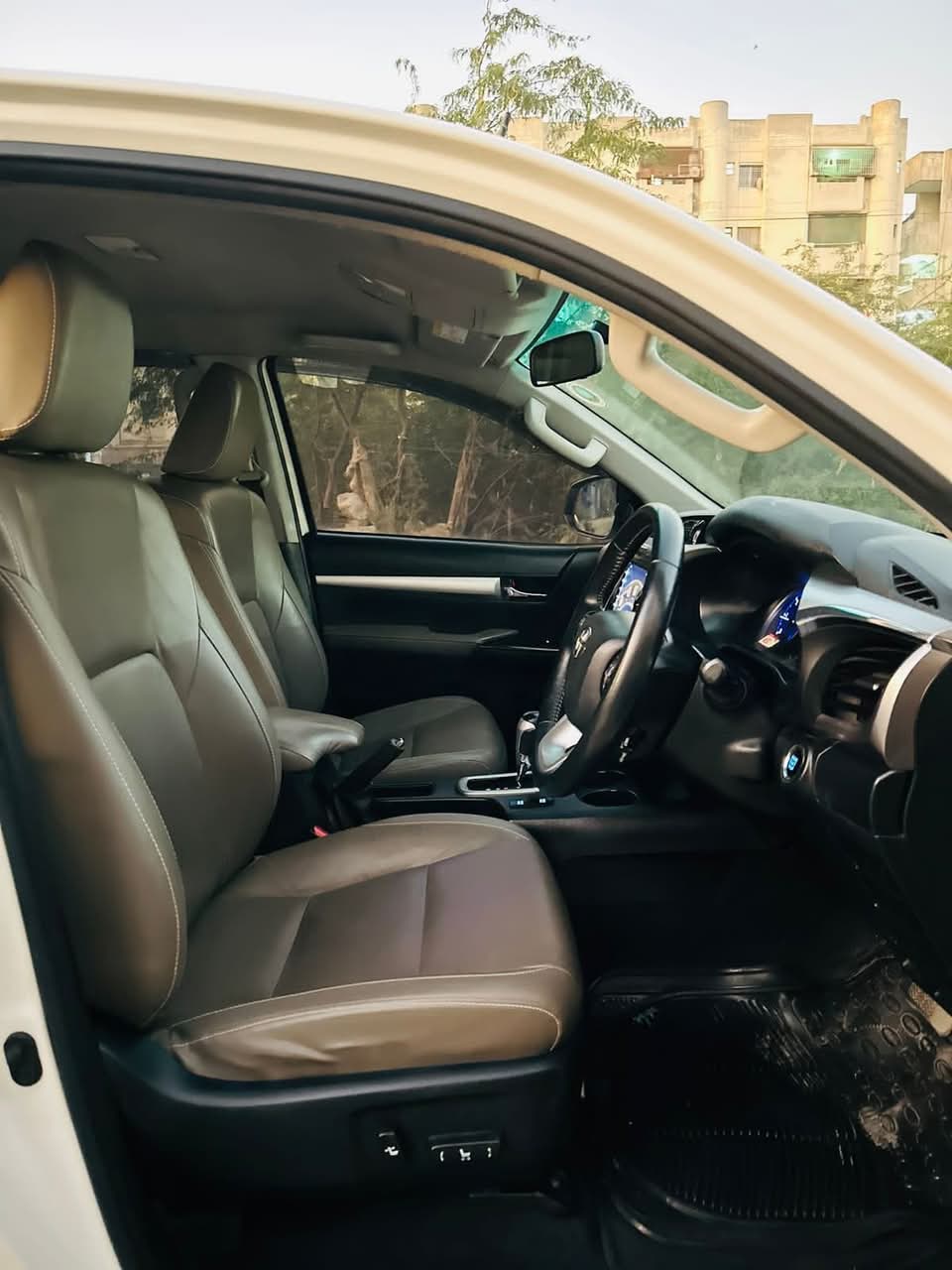 Toyota Revo V 2019