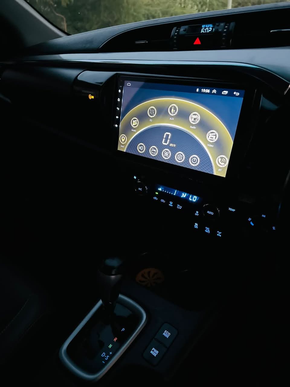 Toyota Revo V 2019