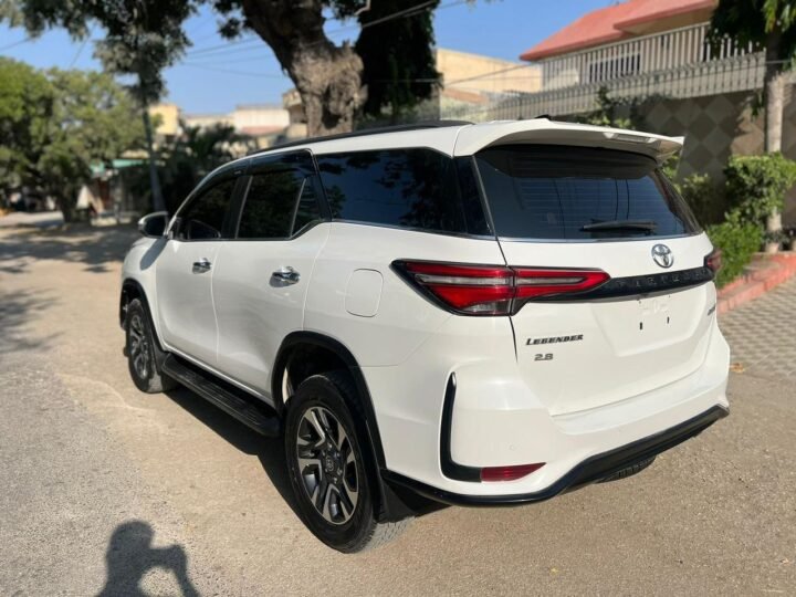 Toyota fortuner Lagender 2022