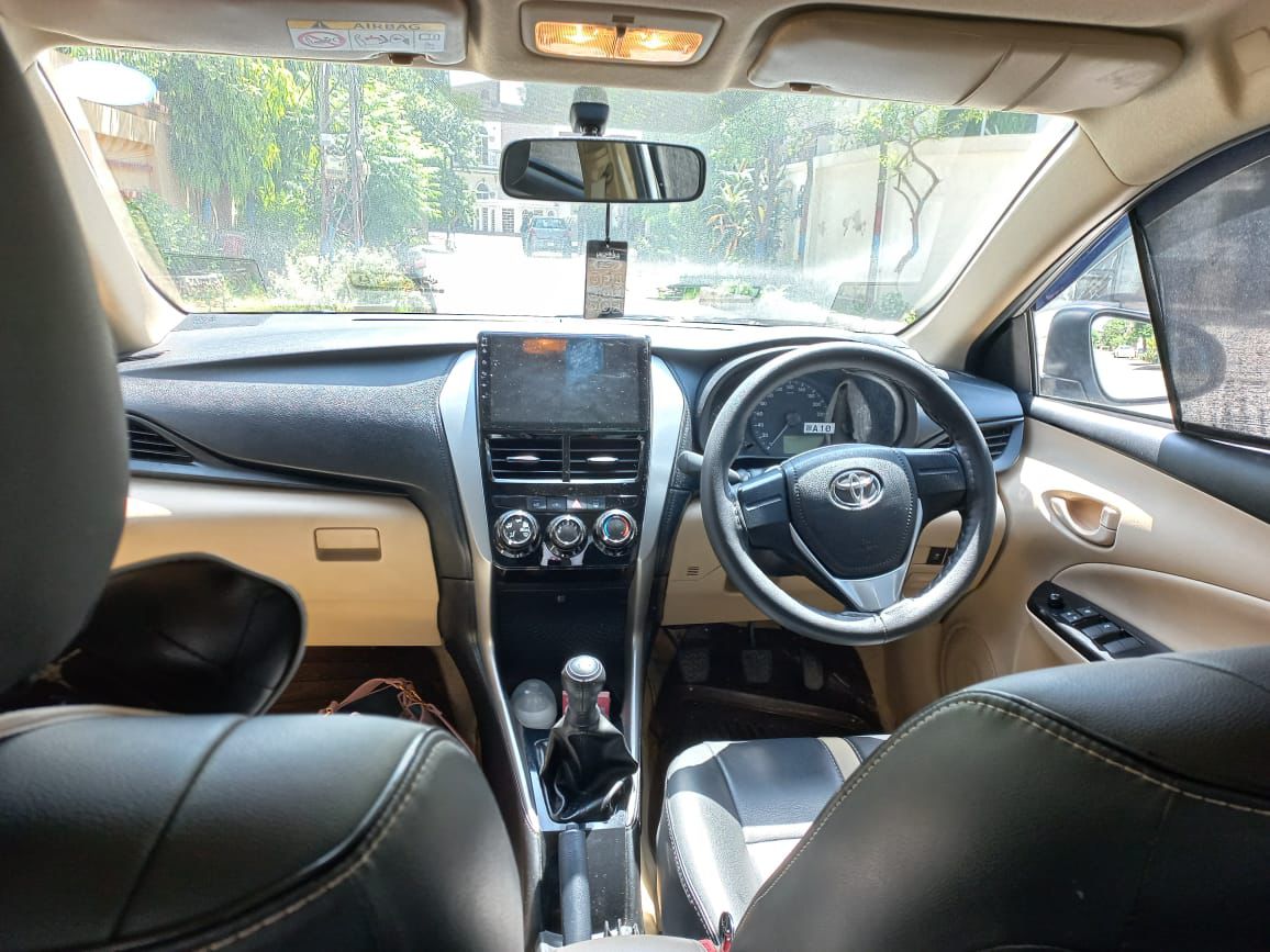 Toyota Yaris Ativ 1.3 manual