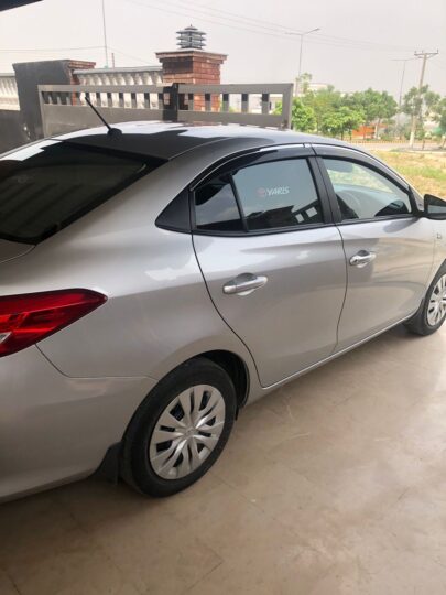Toyota Yaris Ativ 1.3 manual