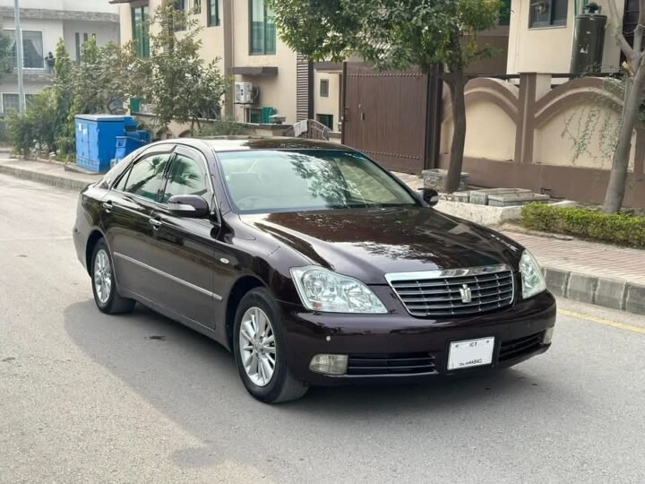 Toyota Crown Royal Saloon 2004