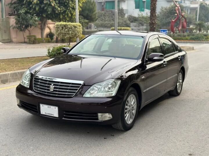 Toyota Crown Royal Saloon 2004