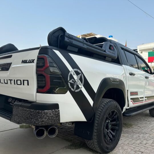 Toyota Revo V 2018
