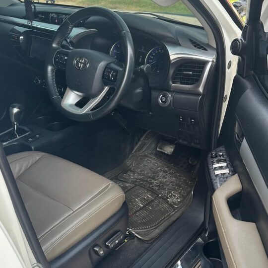 Toyota Revo V 2018