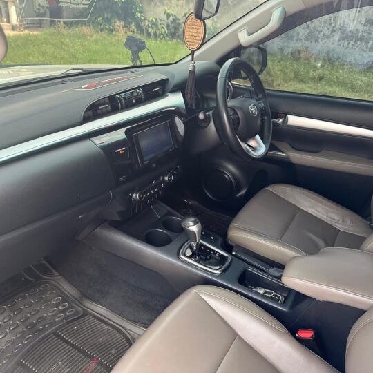 Toyota Revo V 2018