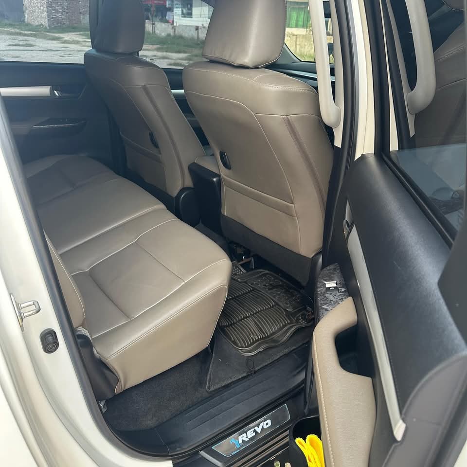 Toyota Revo V 2018