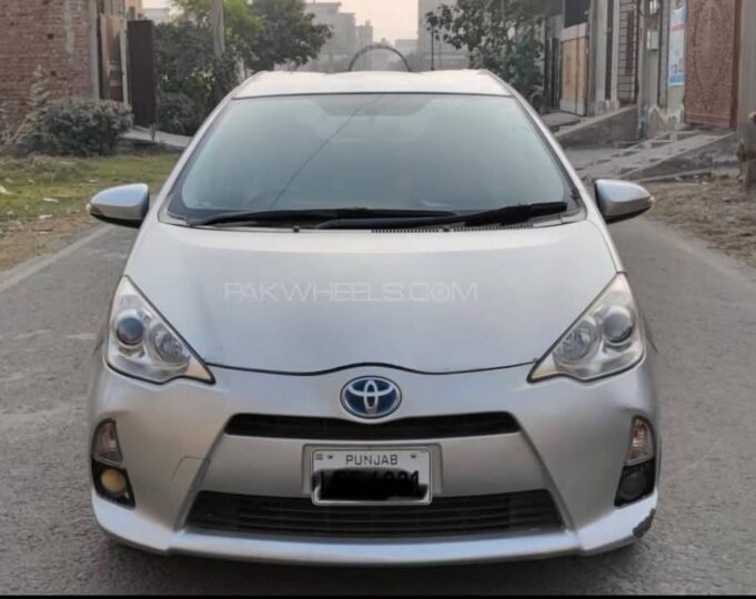 Toyota AQUA hybrid 2012/15