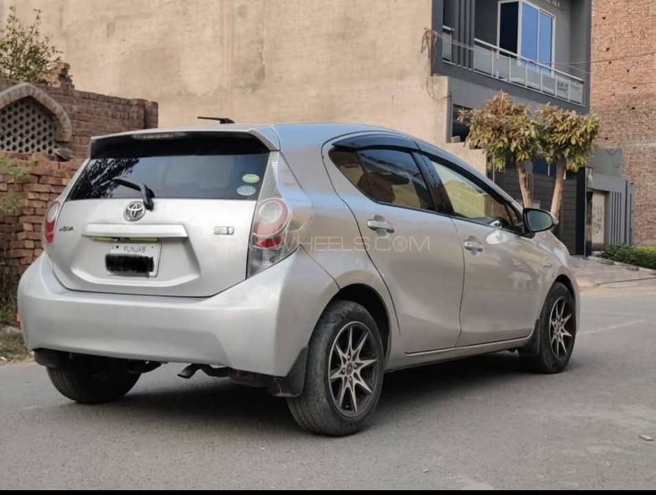 Toyota AQUA hybrid 2012/15