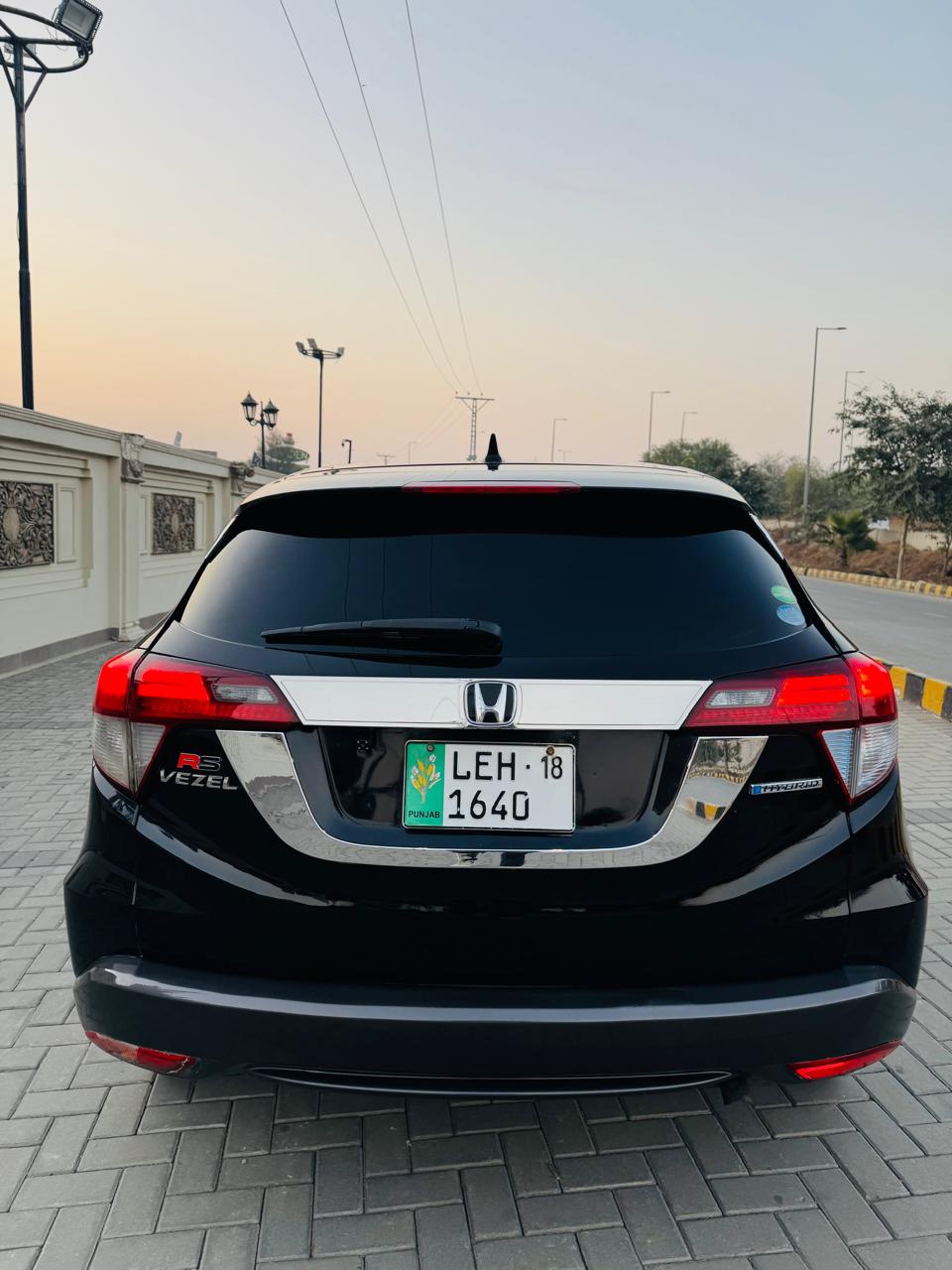 Honda vezel X 2014/18