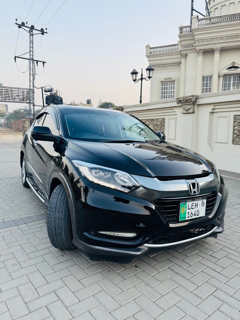 Honda vezel X 2014/18