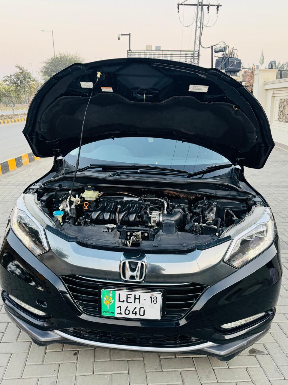 Honda vezel X 2014/18