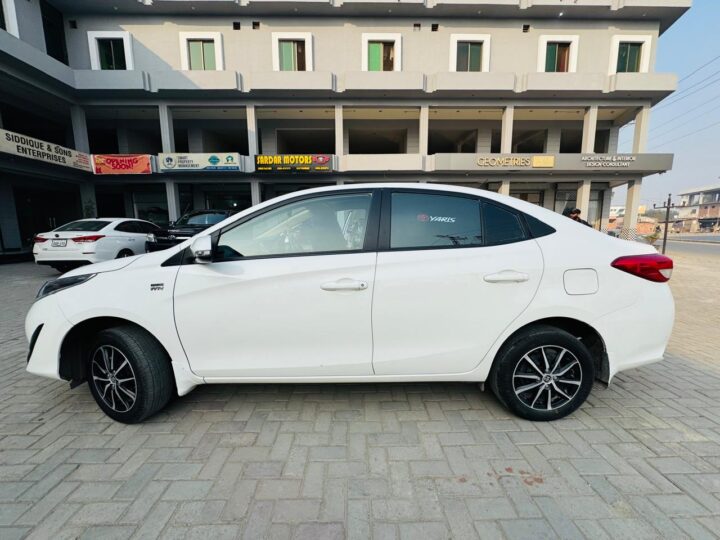Toyota Yaris auto 1.3 2022