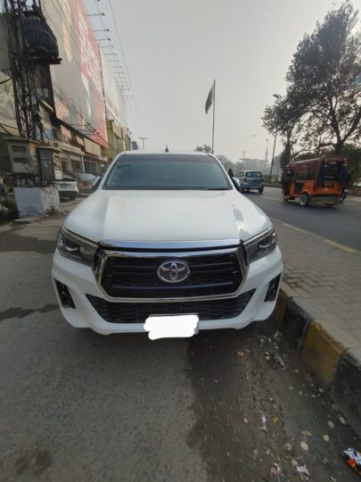 Toyota Revo V AT 2020