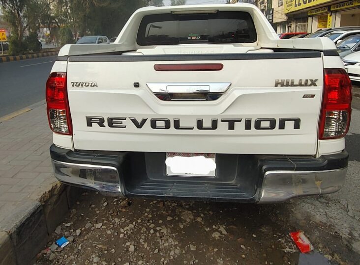Toyota Revo V AT 2020