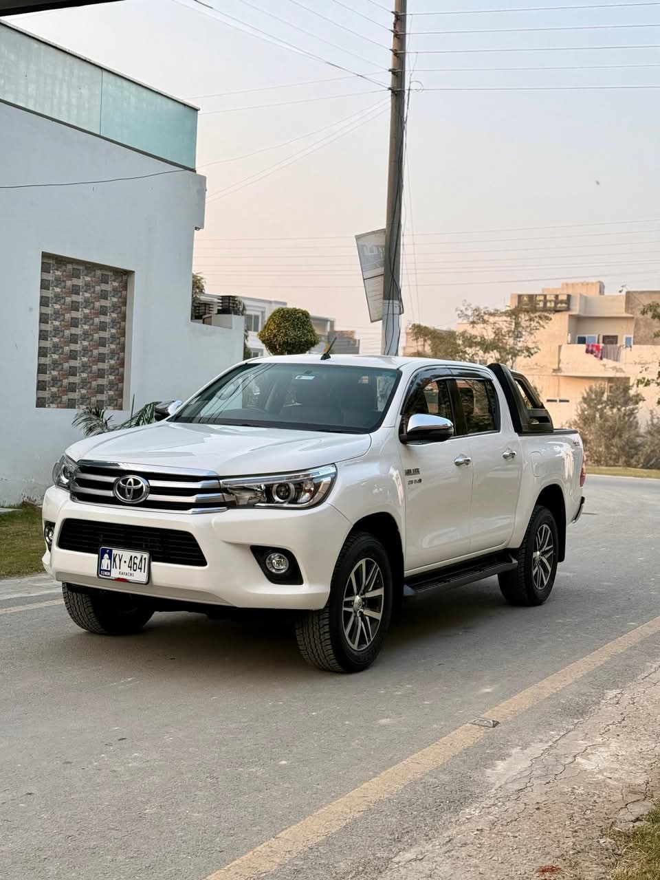 Toyota Revo V AT 2019