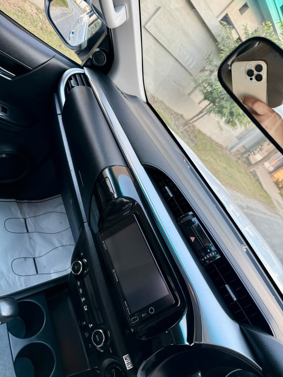 Toyota Revo V AT 2019