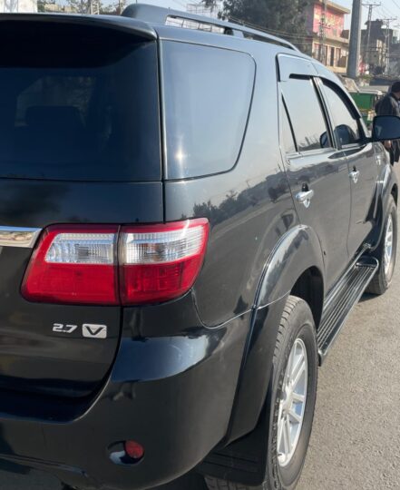 Toyota fortuner 2.7 2010