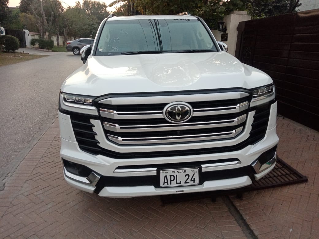 Toyota land cruiser LC 300 2022/24 Japanese
