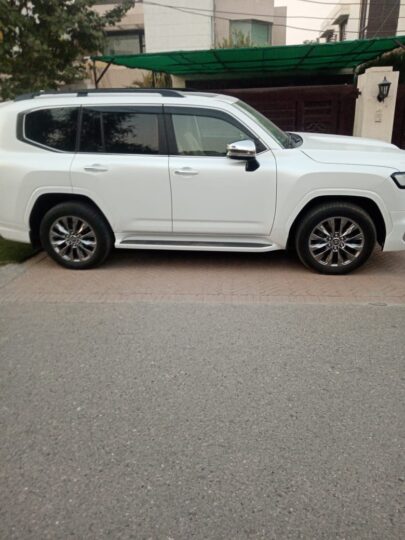 Toyota land cruiser LC 300 2022/24 Japanese