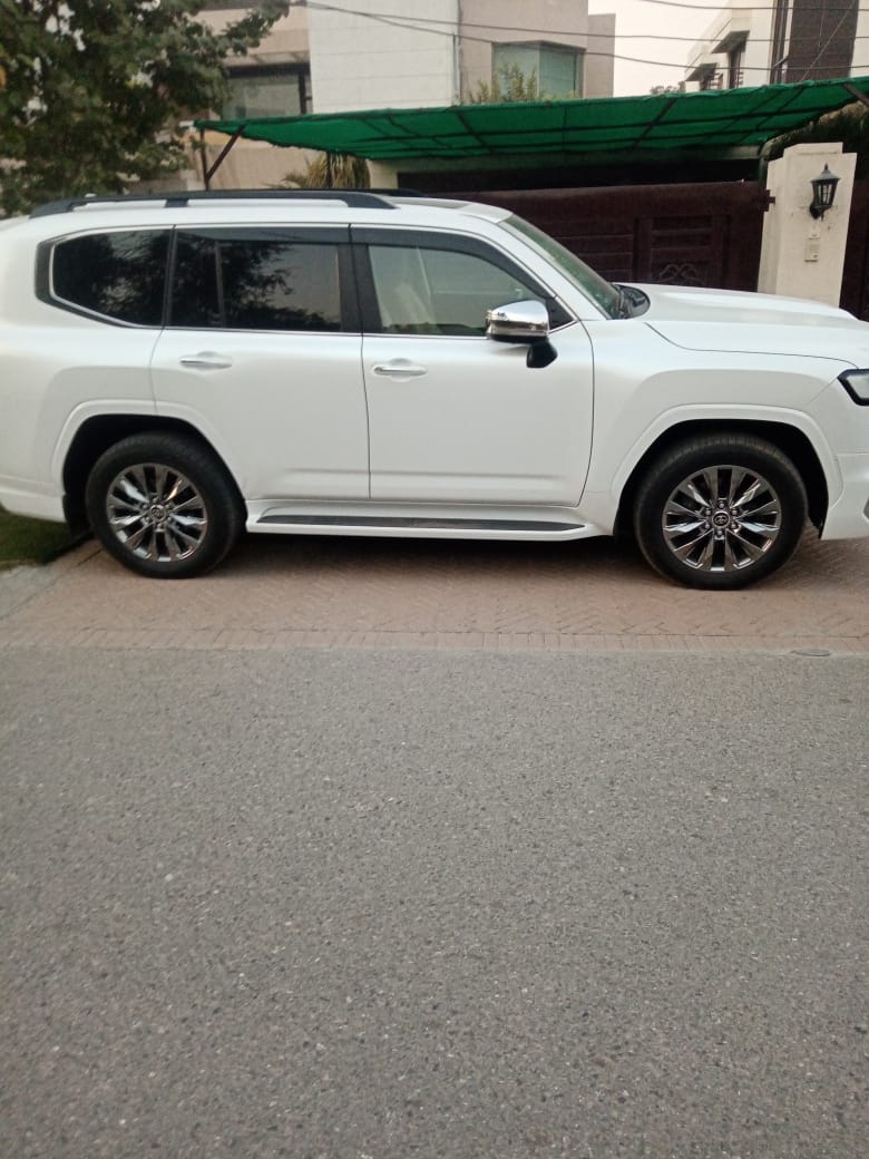 Toyota land cruiser LC 300 2022/24 Japanese