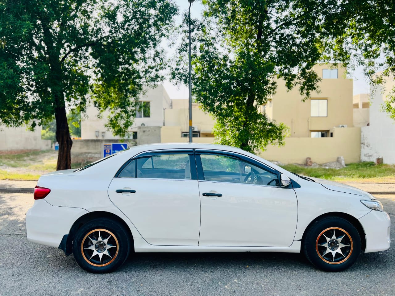 Toyota Gli auto 2013