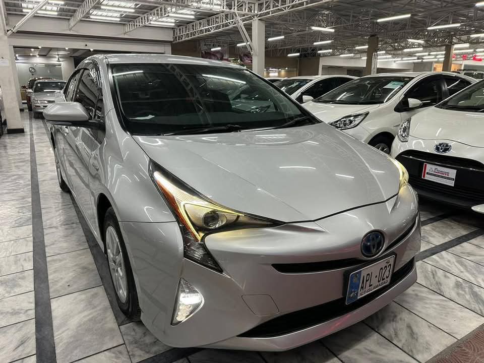 Toyota Prius S Touring 2017