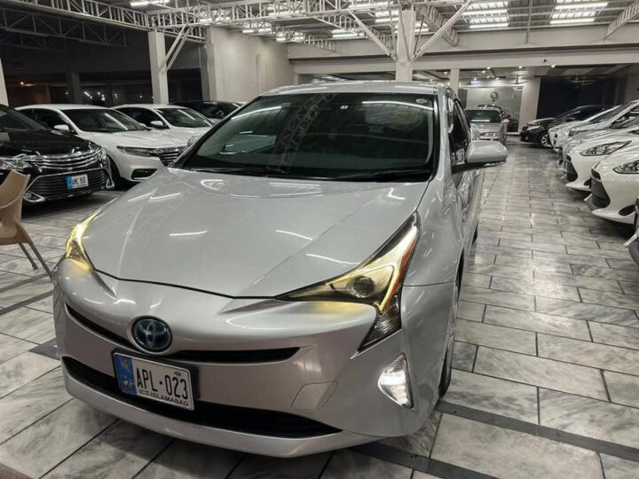 Toyota Prius S Touring 2017