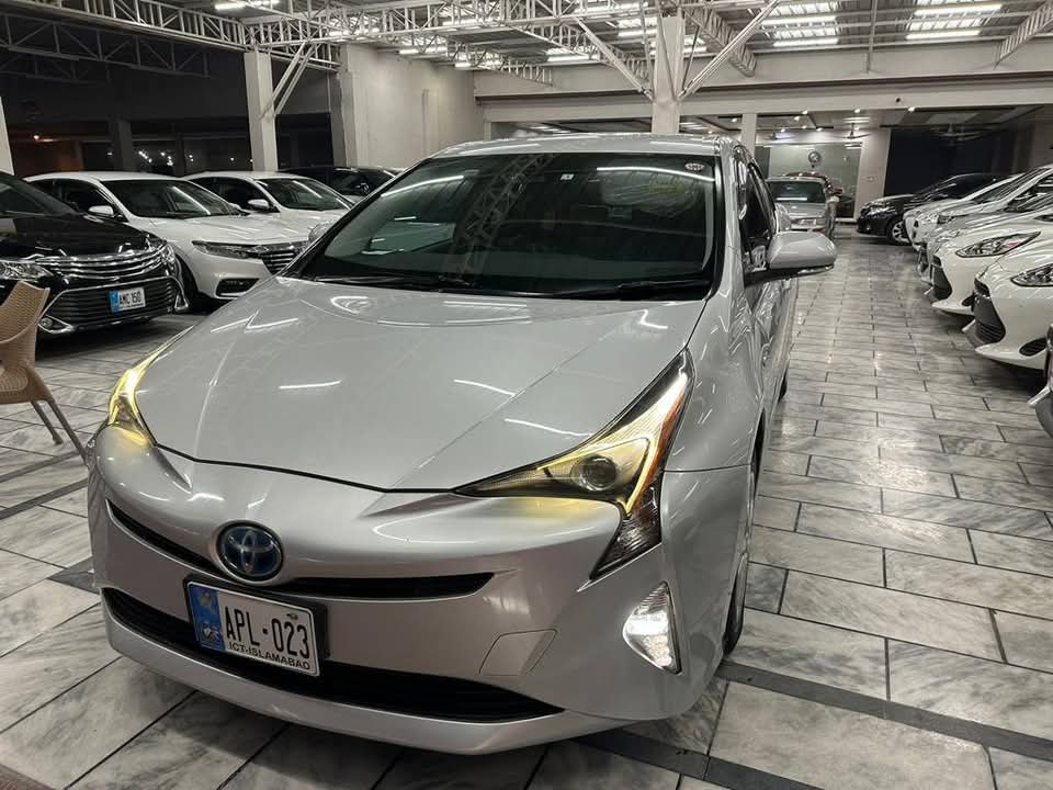 Toyota Prius S Touring 2017