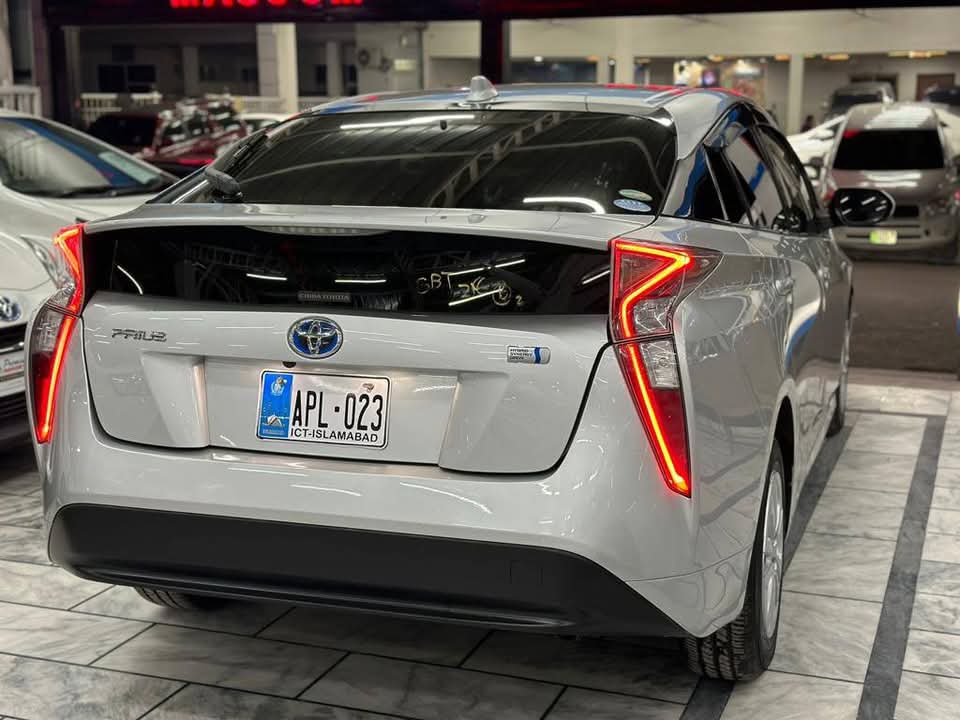 Toyota Prius S Touring 2017