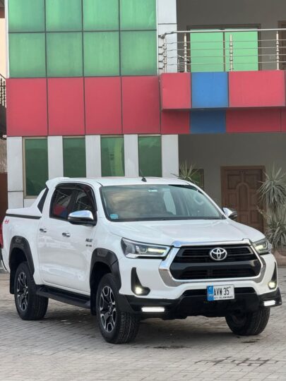 Toyota Revo V AT 2021