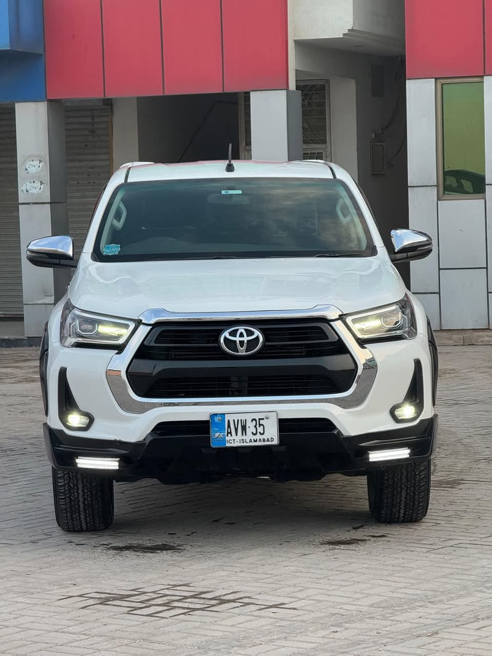 Toyota Revo V AT 2021