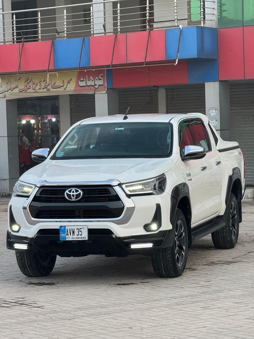 Toyota Revo V AT 2021