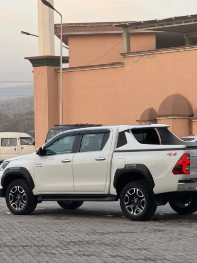 Toyota Revo V AT 2021