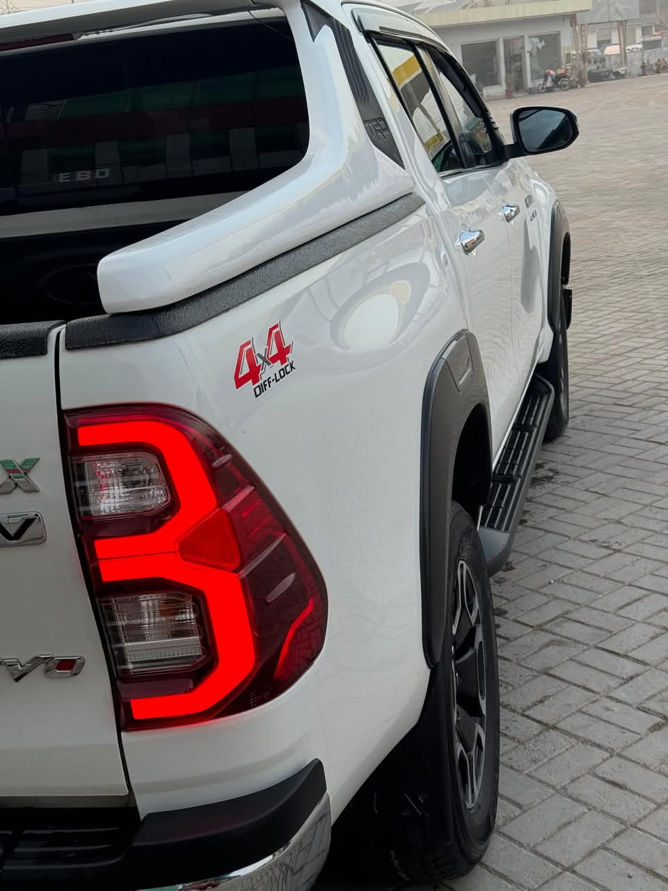Toyota Revo V AT 2021