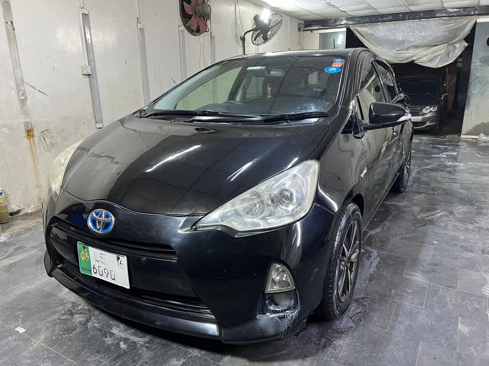 Toyota Aqua hybrid 2012/16