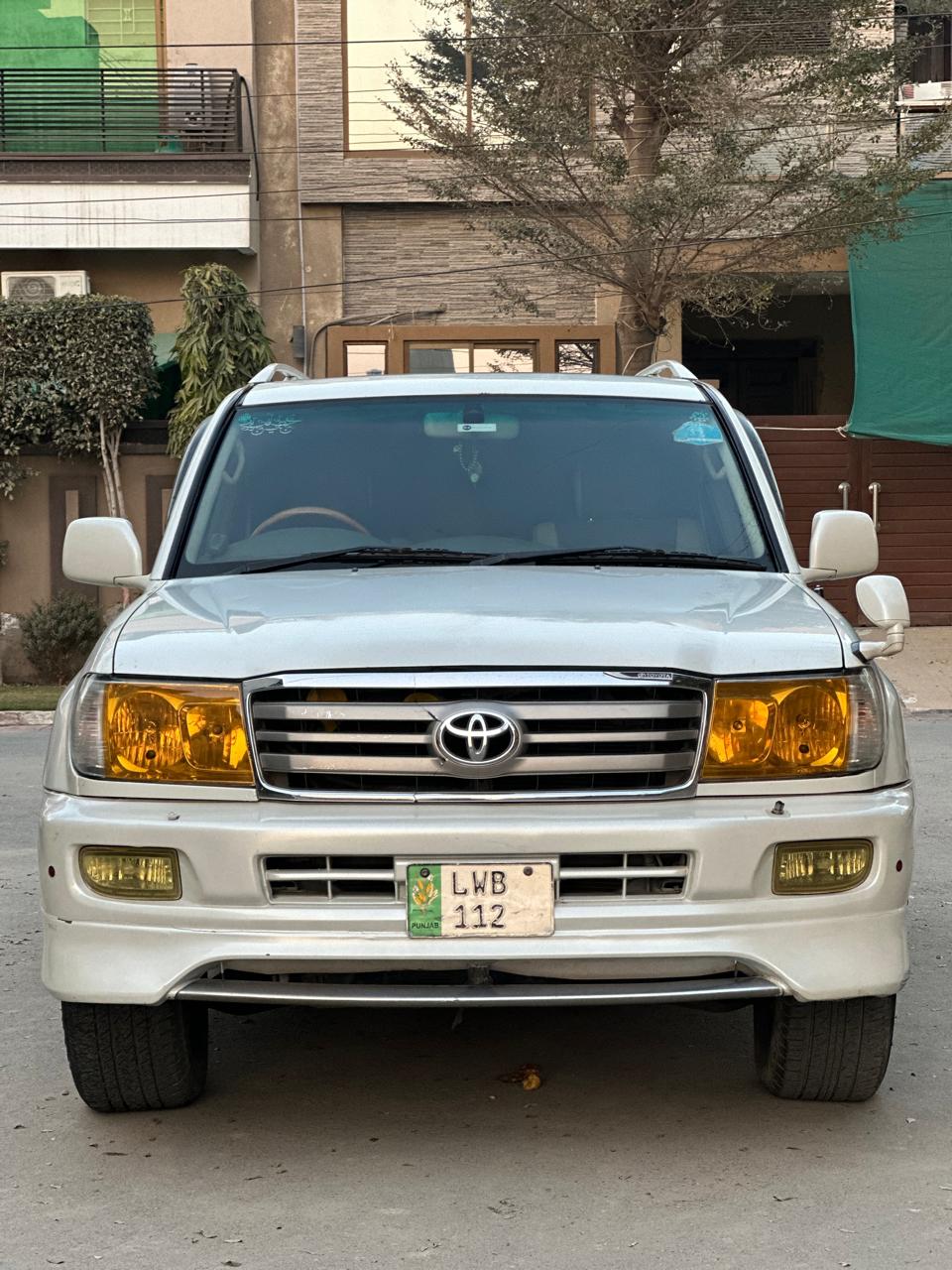 Toyota Land Cruiser Cygnus 2000