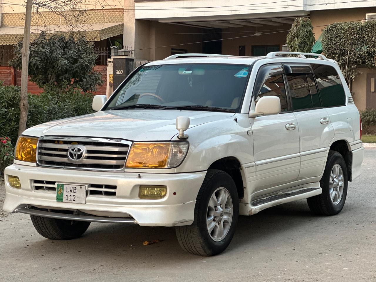 Toyota Land Cruiser Cygnus 2000
