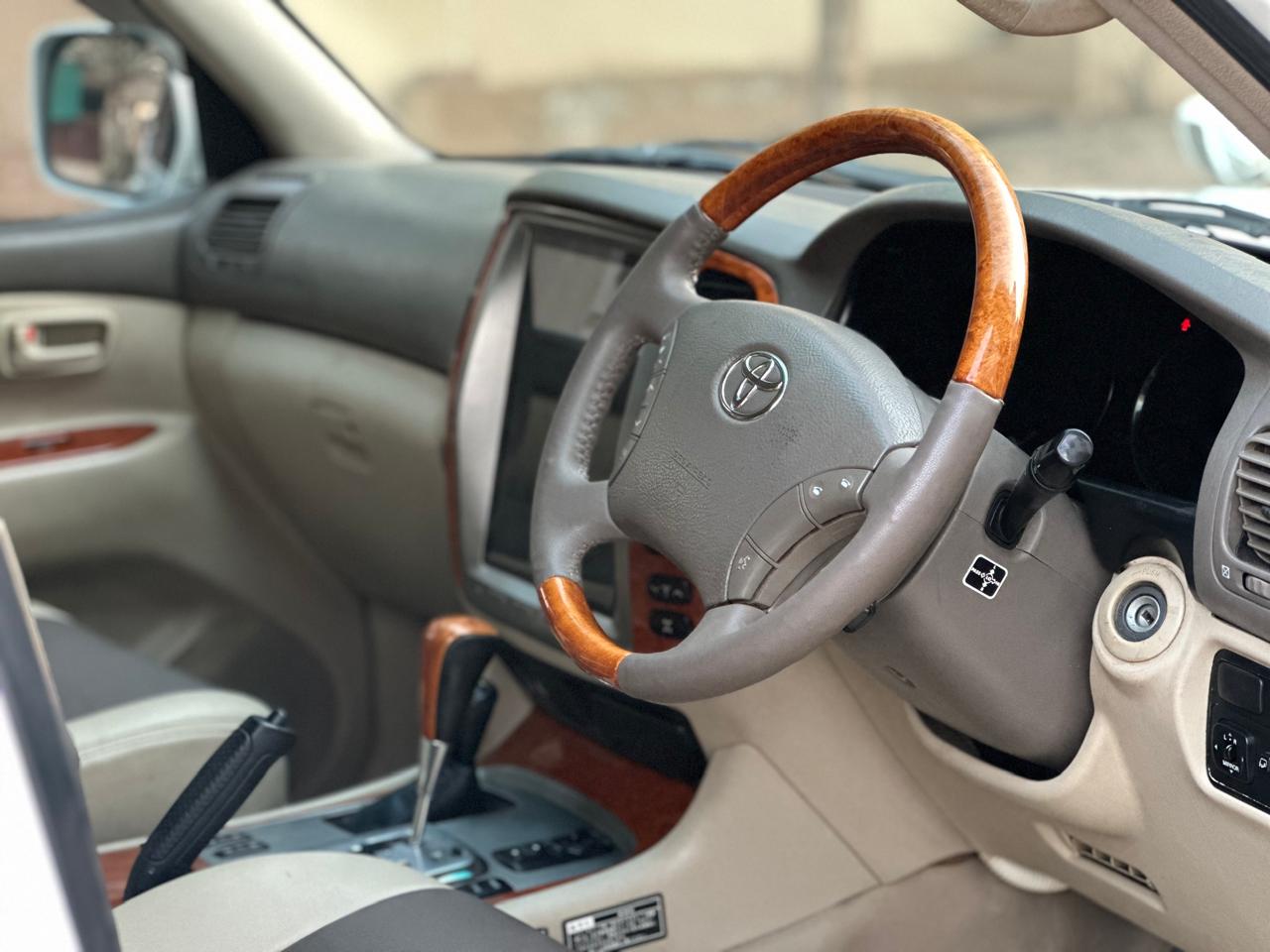 Toyota Land Cruiser Cygnus 2000