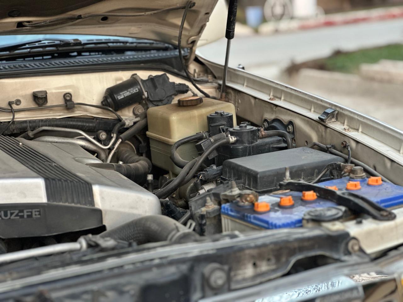 Toyota Land Cruiser Cygnus 2000