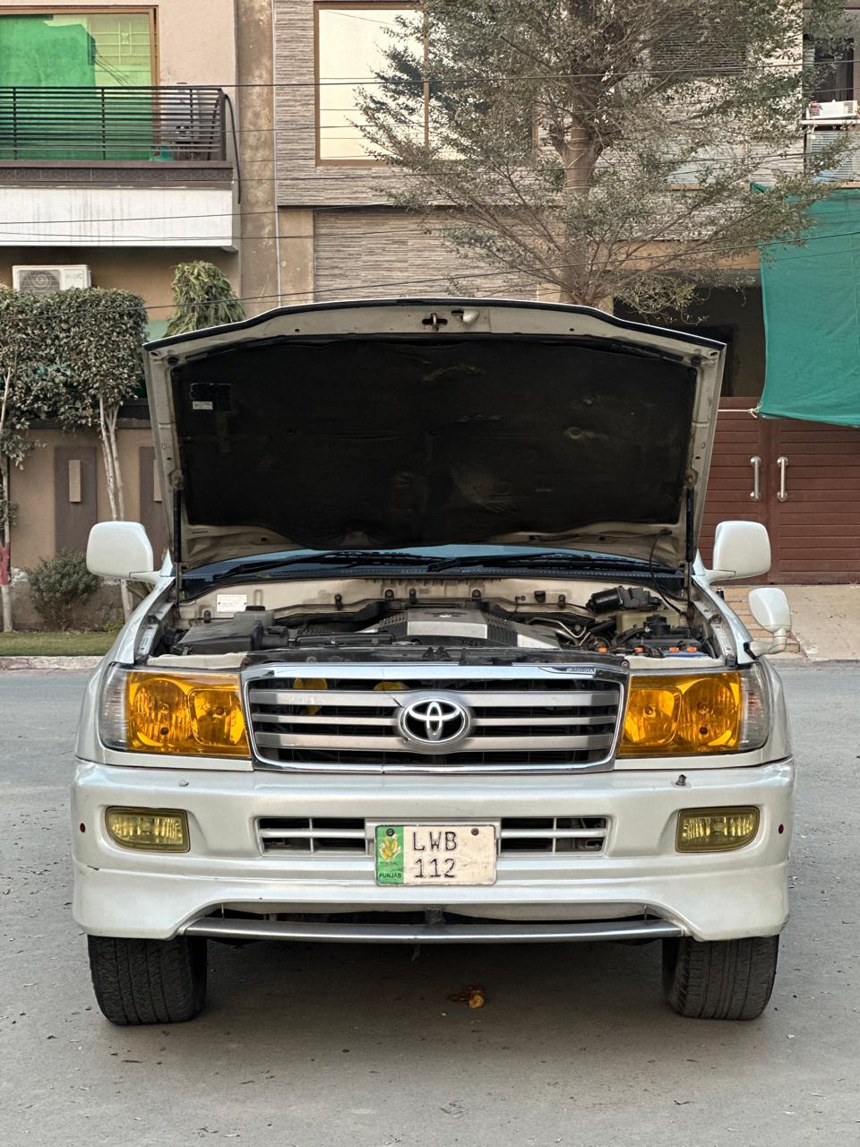 Toyota Land Cruiser Cygnus 2000