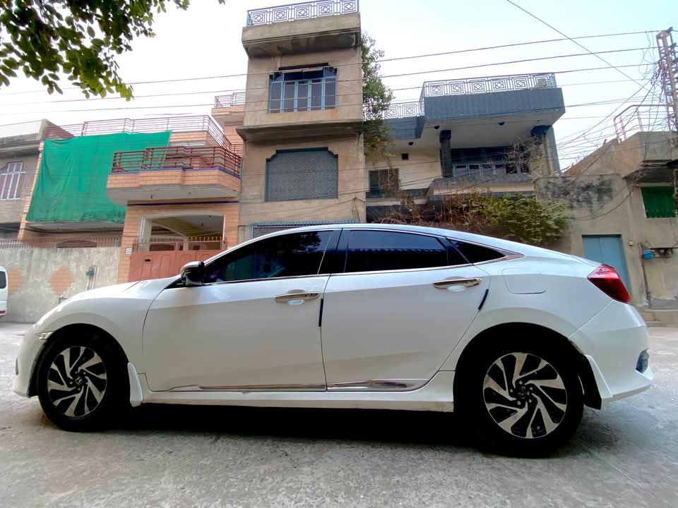 Honda civic X ug 2016