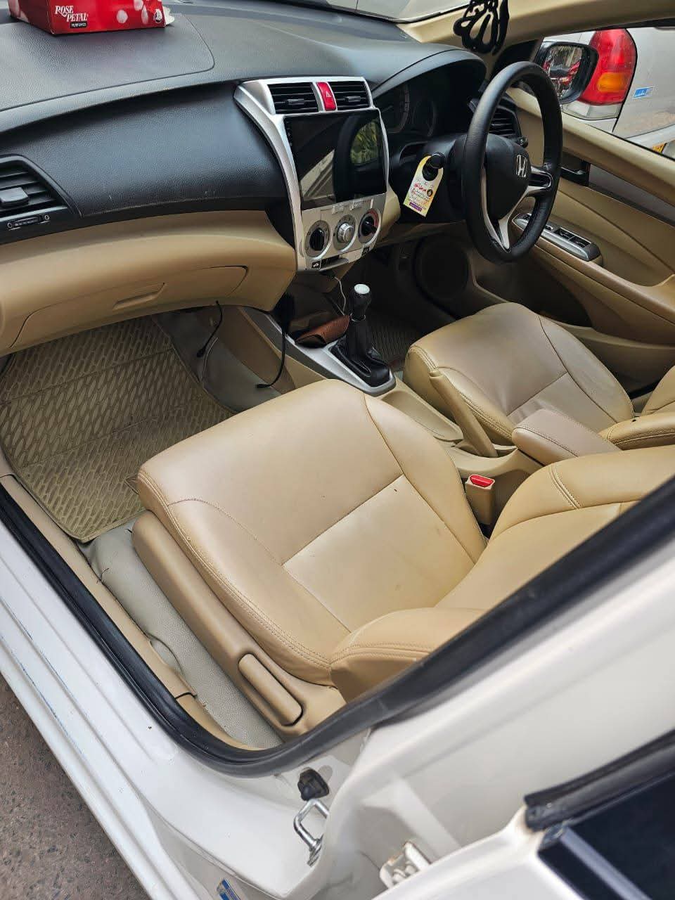 • Honda City 1.3 i-VTEC • Model 2020