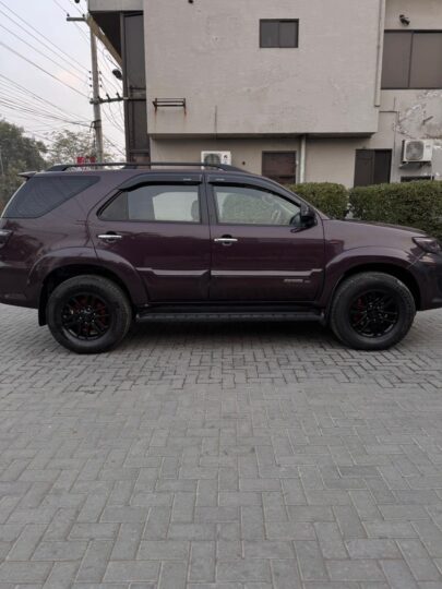 Toyota Fortuner 2.7 V 2013