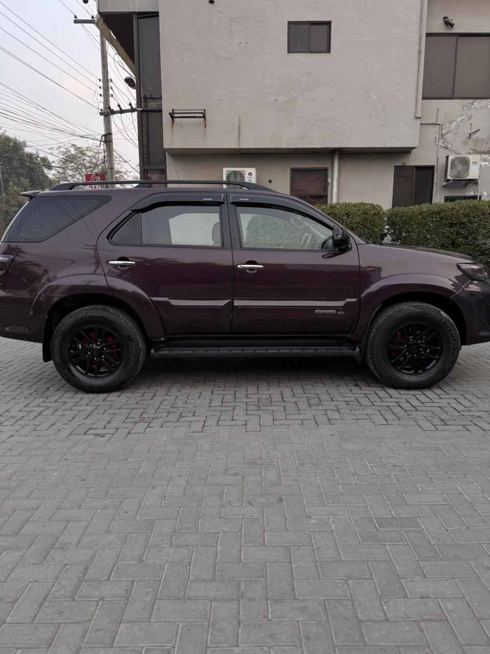 Toyota Fortuner 2.7 V 2013